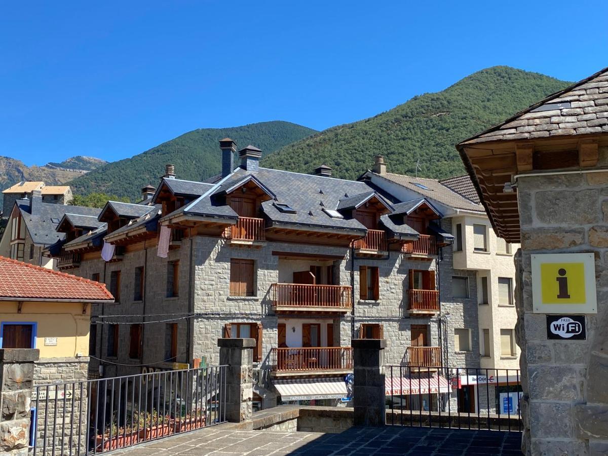 Plaza Centro Daire Biescas  Dış mekan fotoğraf